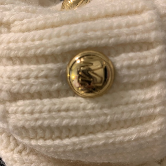 Scarf and Gloves - Picture 2 of 5